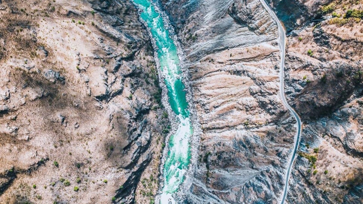 The Tiger Leaping Gorge High Path with dramatic mountain scenery