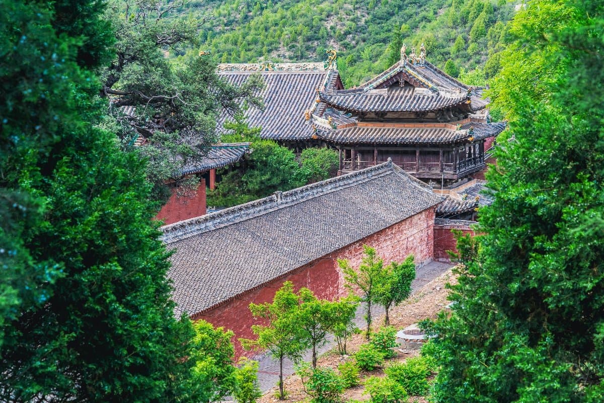 Erxian Temple with its distinctive Jin dynasty vanity tower
